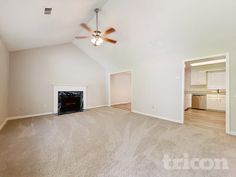 Building Photo - 305 Nims Dr