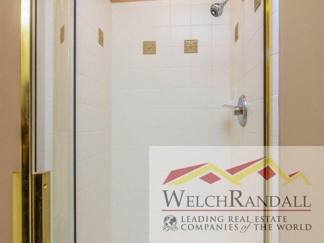 Building Photo - Spacious 2-Bedroom Condo in Prime Downtown Location!