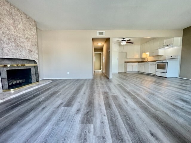 Building Photo - 7732 Cypress Dr