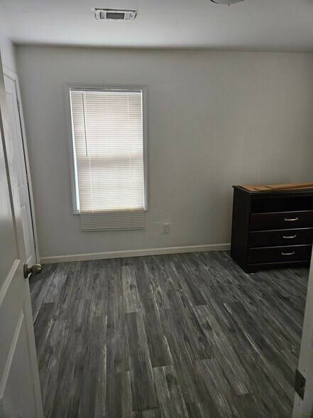 Building Photo - Room in Duplex on Whitaker Cir NW