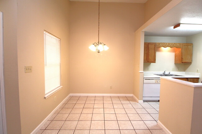 Building Photo - Updated 2BR/2BA in West Pensacola – New Ca...