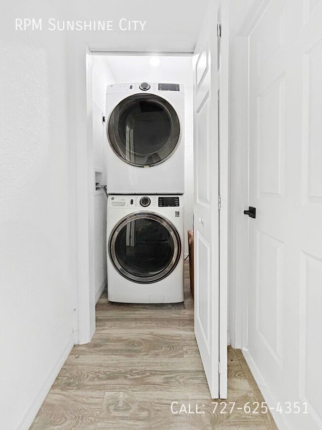 Building Photo - 908 E Cayuga St