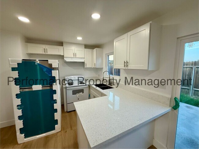 Building Photo - 3401 Squire Ln