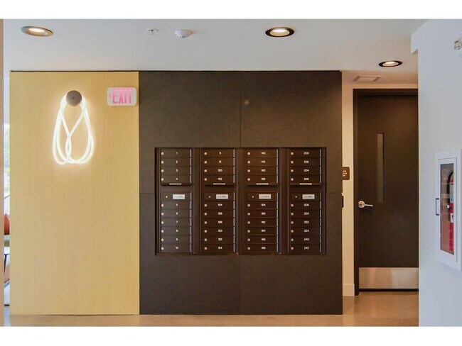 Building Photo - 222 West Dr