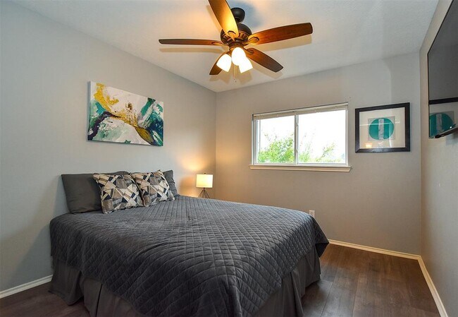 Building Photo - 11007 Shumard Oak Ct