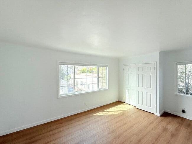 Building Photo - 230-232 Rennie Avenue