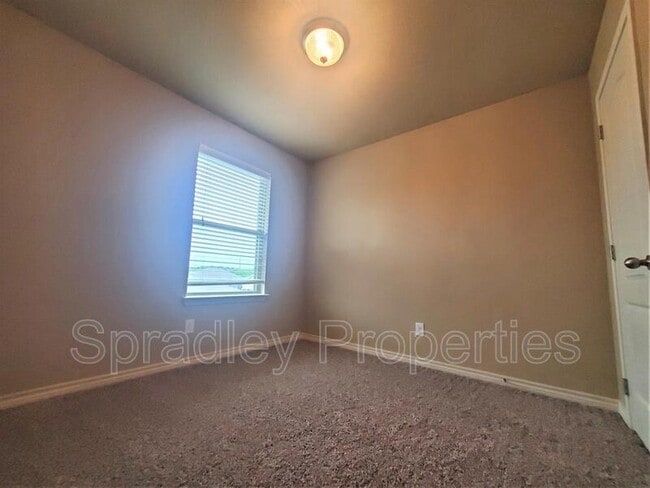 Building Photo - 4810B Deep Dr