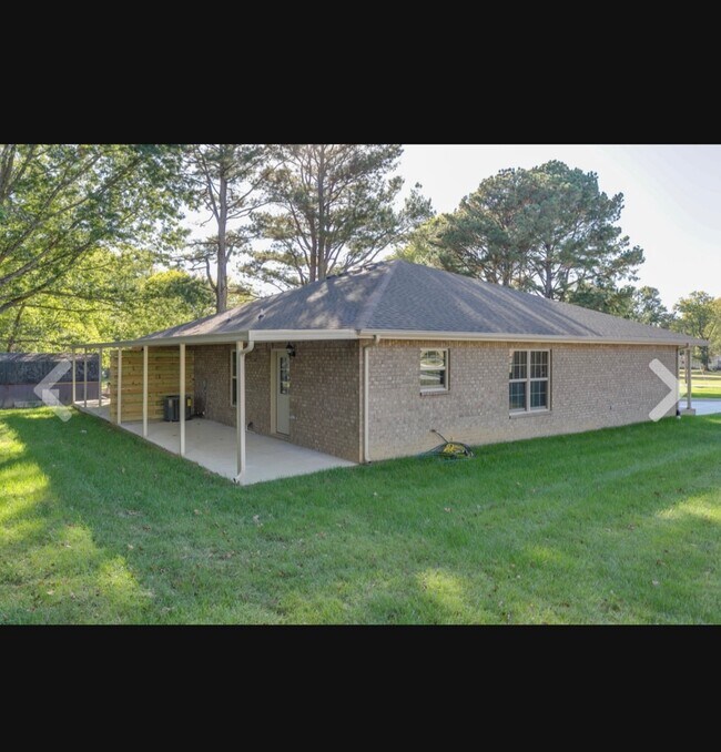 Building Photo - 272 Hunt St