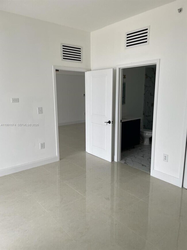 Building Photo - 170 SE 14th St