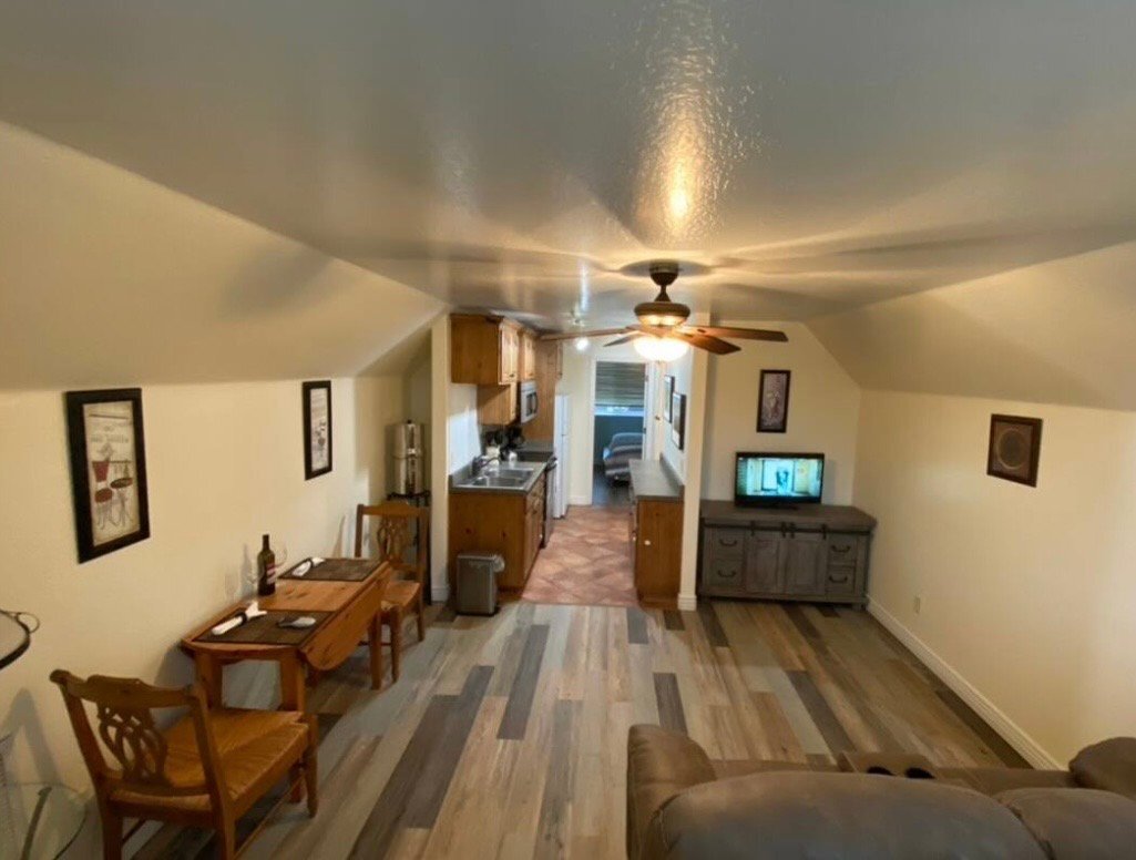 Building Photo - 585 Calle De La Rosa