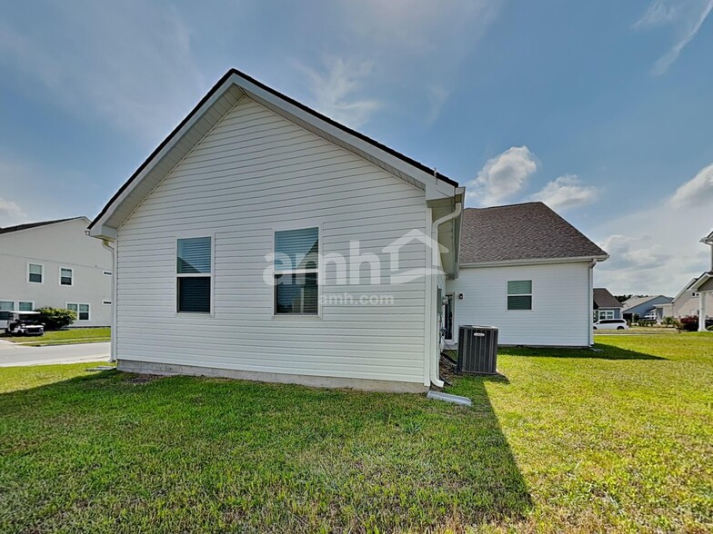 Building Photo - 207 Parkside Blvd