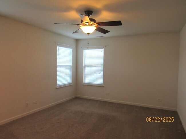 Building Photo - 410 S Jade Ln