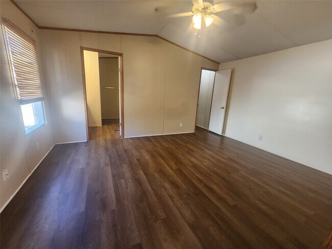 Building Photo - 21337 W Knox Dr