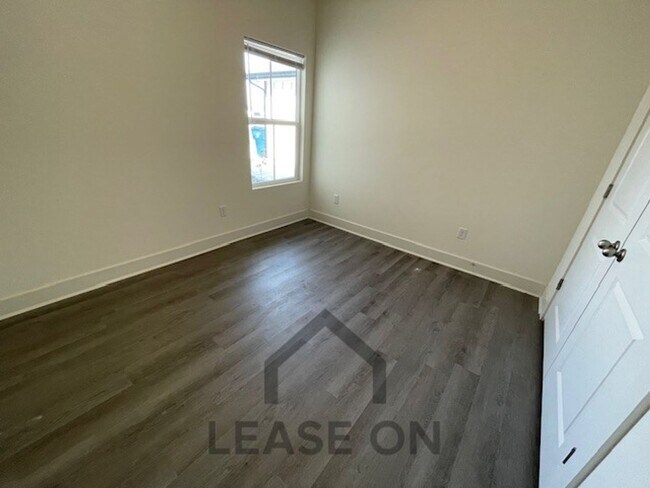 Building Photo - 1753/55 Hickory