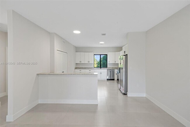 Building Photo - 4313 E 8th Ct