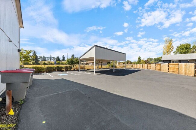 Building Photo - Fresh & Updated 2 bedroom W/S included!