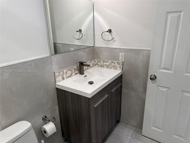Building Photo - 14500 SW 88th Ave