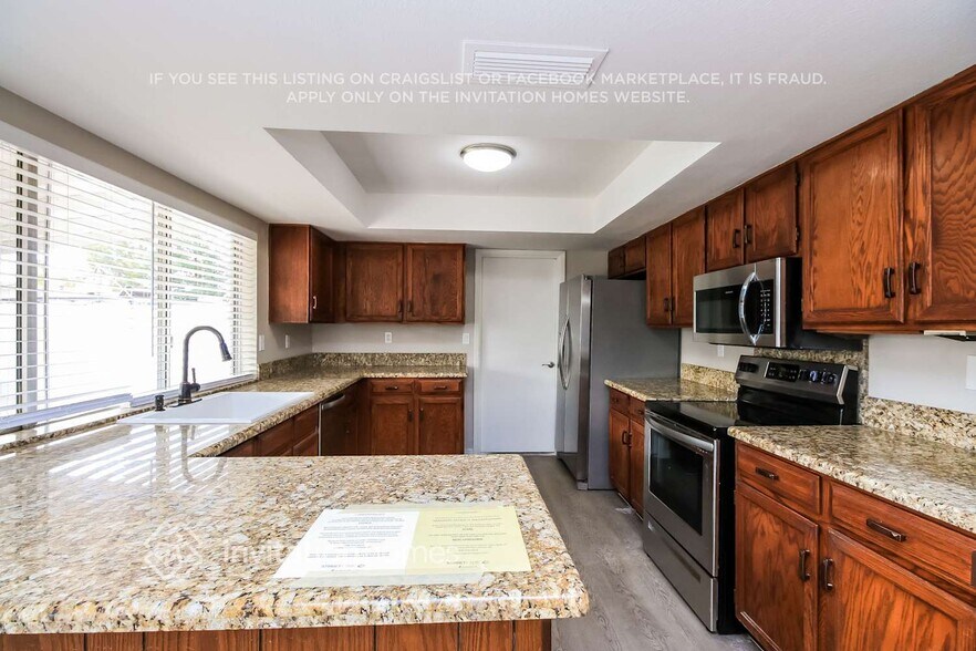 Building Photo - 549 W Pampa Ave