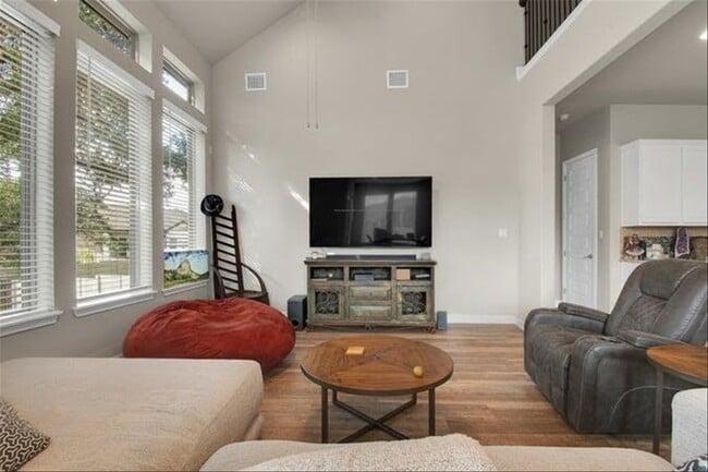 Building Photo - 421 Chinkapin Trail