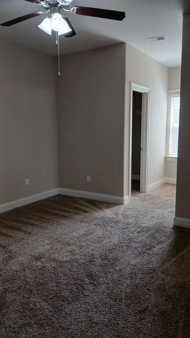 Building Photo - 4 Bed/4.5 Bath West End