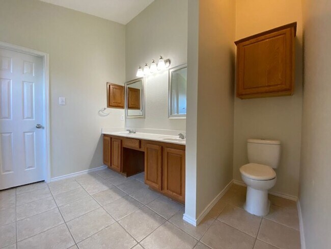 Building Photo - Lovely 4 bedroom, 2 bath home for lease!