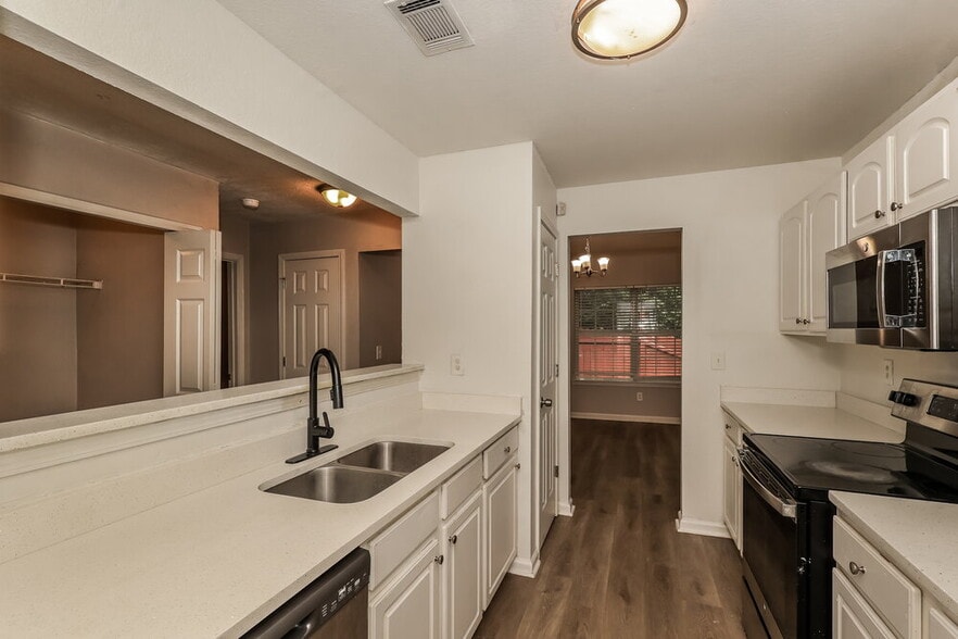 Building Photo - 4423 Ravenwood Dr