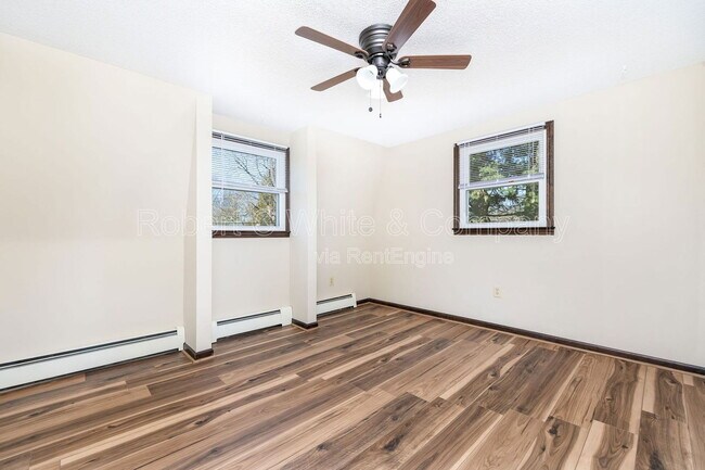 Building Photo - 42 Valley View Ln