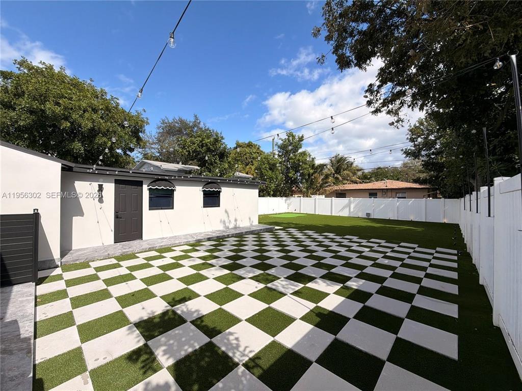 Building Photo - 1532 N Andrews Ave