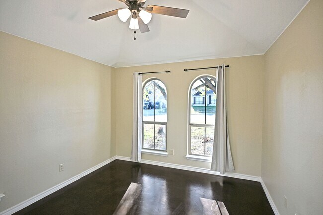 Building Photo - 2223 Sun Chase Blvd