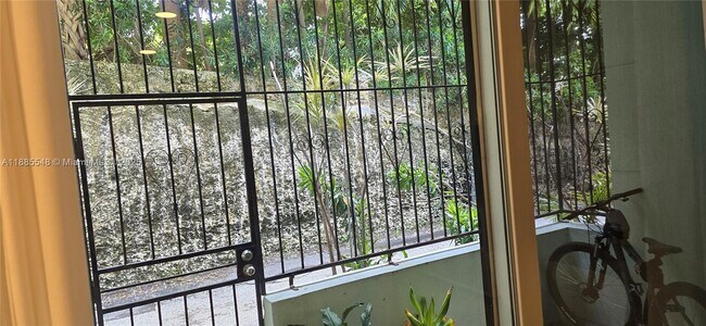 Building Photo - 2539 S Bayshore Dr