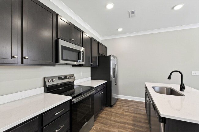 Building Photo - Charming Craftsman-Style 3-Bedroom Townhome in Garner!