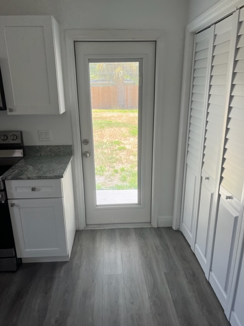 Backdoor view to fenced in backyard - 4896 SE Horizon Ave