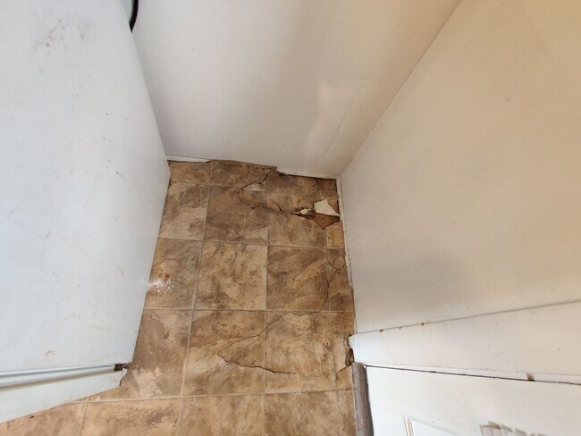 Building Photo - 402 E Walnut St