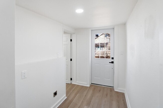 Building Photo - 630 Ewing Ave