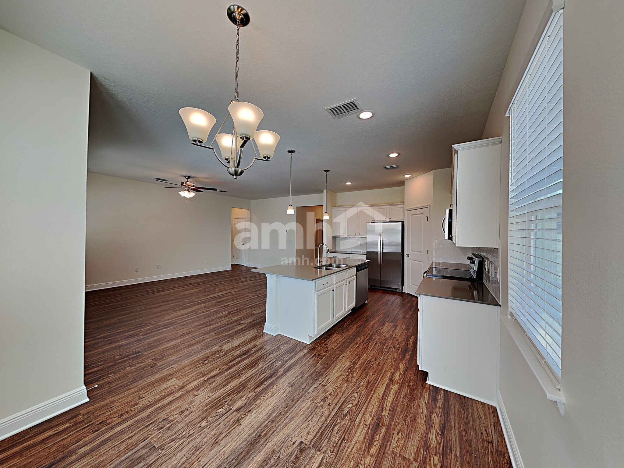 Building Photo - 1149 Sky Lks Dr
