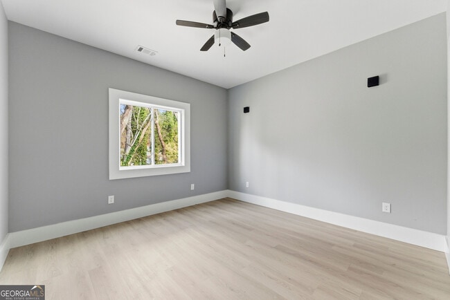 Building Photo - 1409 Northwest Dr NW