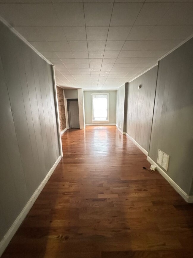 Building Photo - **AVAILABLE NOW** Desirable East Baltimore, Reasonably- Priced Town Home For Rent!