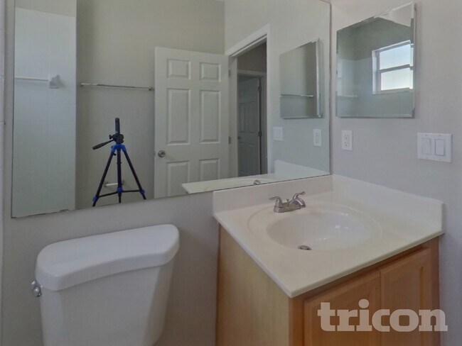 Building Photo - 2803 Eagle Lake Dr