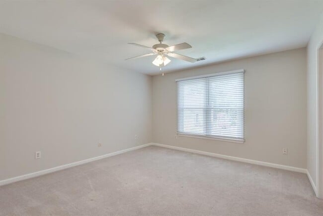 Building Photo - 6515 Fairgreen Dr