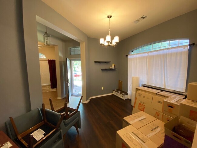 Building Photo - 5827 Silver Sage Ln