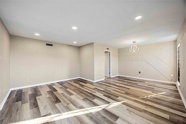 Building Photo - 14515 Merry Meadow Dr