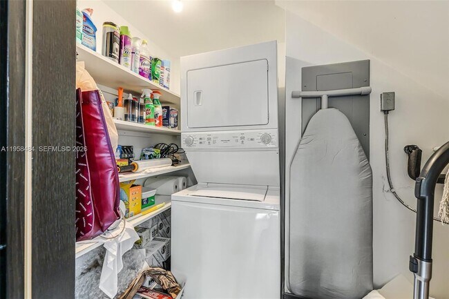 Building Photo - 6000 Collins Ave