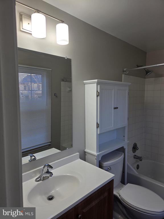 Building Photo - 17535 Longview Ln