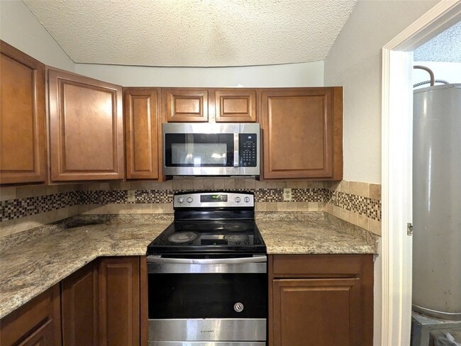 Building Photo - 323 Teakwood Ln
