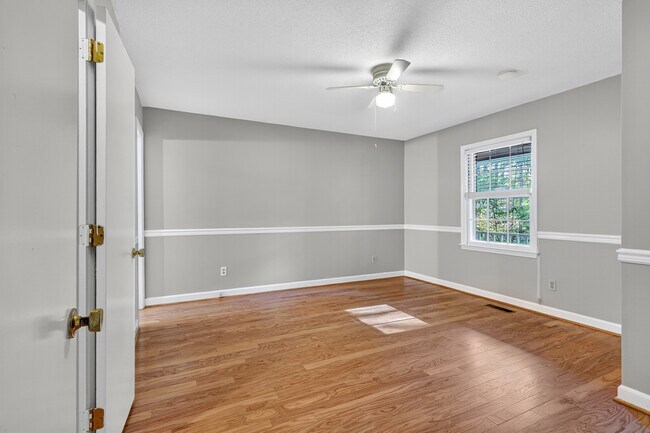 Building Photo - 259 Shoreline Dr