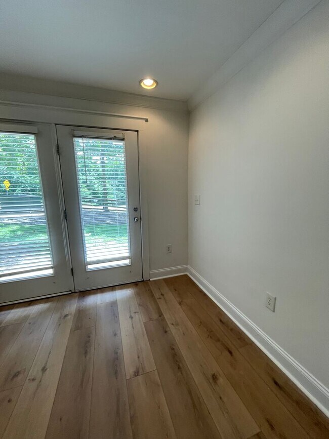 Building Photo - 16-1611 Summers