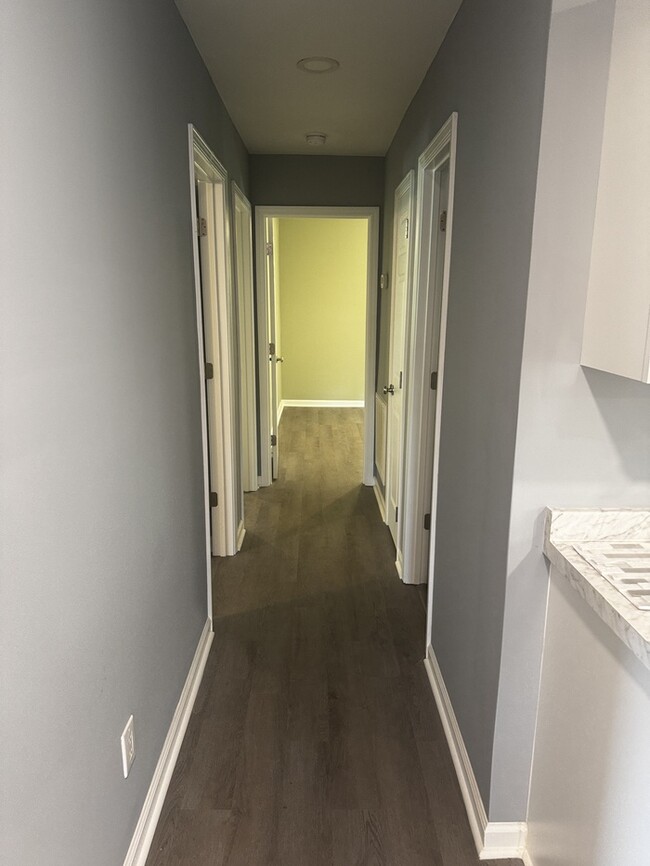 Building Photo - 333 S Eastway Dr