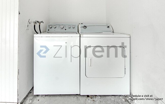 Building Photo - 12331 Hilldale Ct