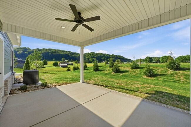 Building Photo - One-Level Living with Private Garage, Feels Like Home, Not an Apartment