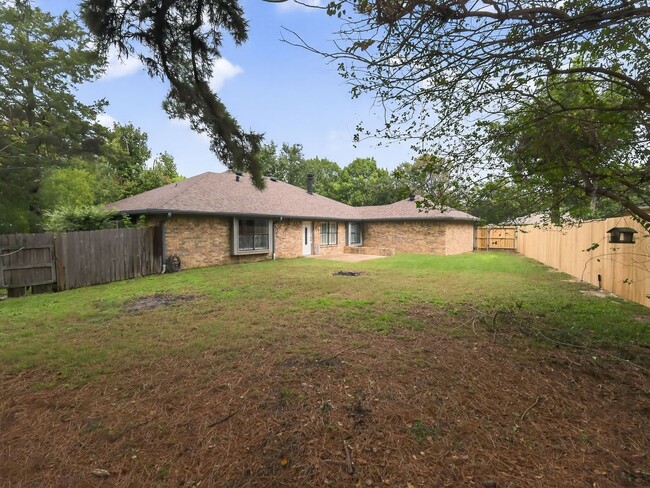 Building Photo - 18270 Stillwood Ln